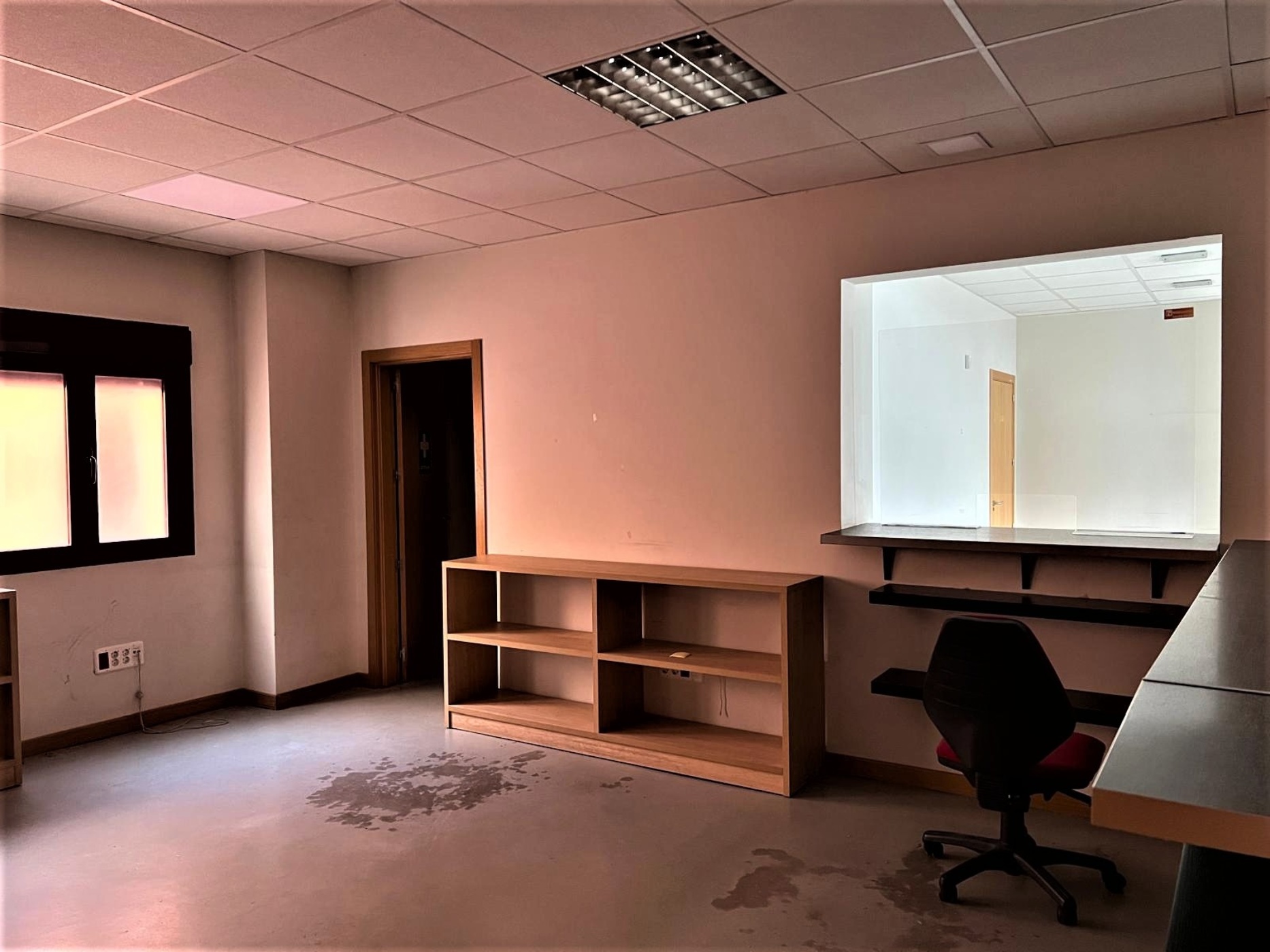 Local en venta en calle Cortinas Cervantes